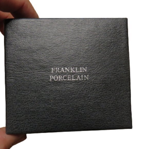 Franklin‎ Porcelain The Flowers of Spring easter egg pendant - Picture 5 of 6